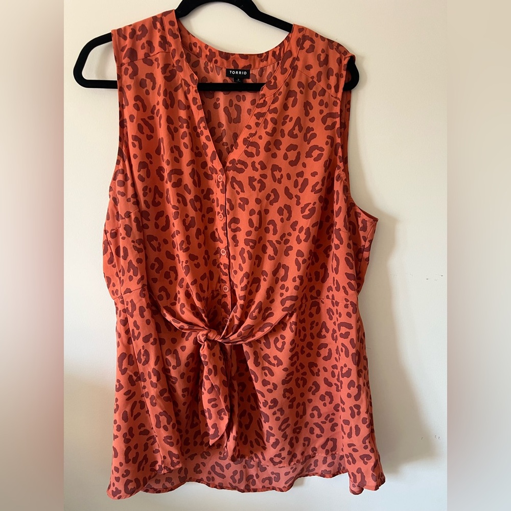 Torrid Size 2 Orange Leopard Print Women's Top